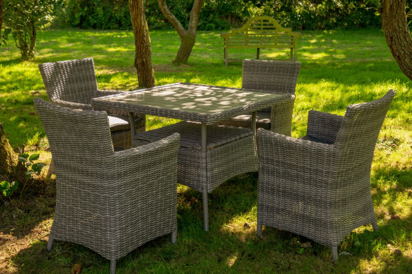 Bermuda Square Dining Set (4 Chair)