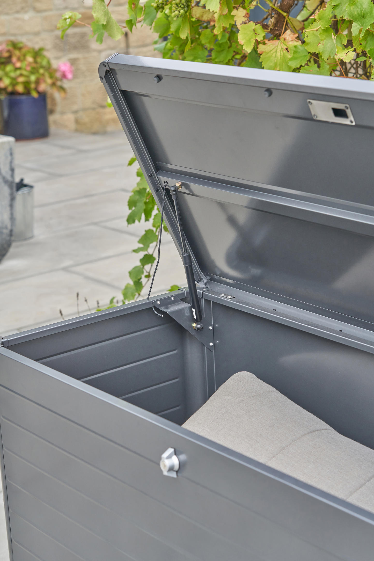 Rhode Island Steel Cushion Box - Small