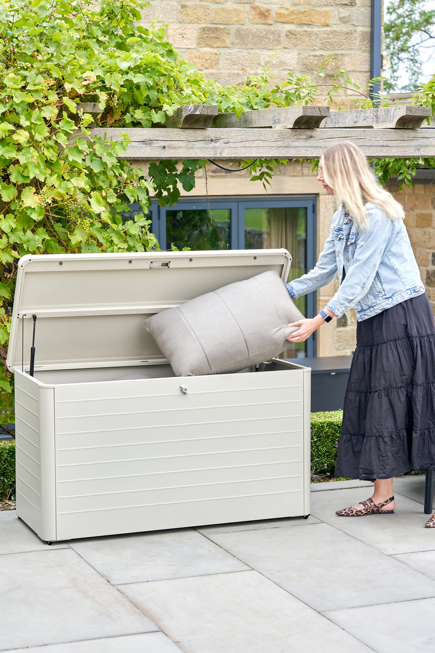 Rhode Island Steel Cushion Box - Small