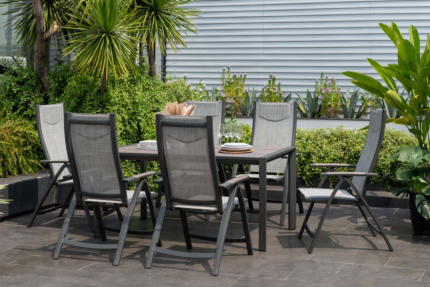Urbanite Deluxe Dark Dining Set (6 Reclining Chair)